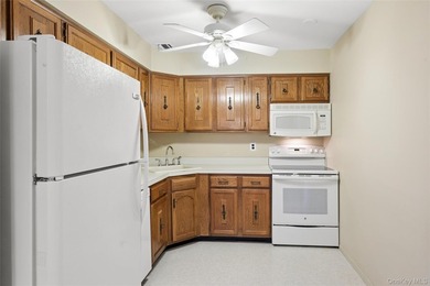 UPPER CHESHIRE UNIT. OPEN FLOOR PLAN. EAT-IN KITCHEN - photo 21