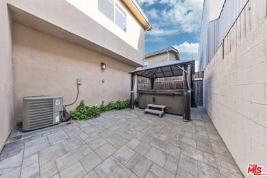 Bright, contemporary, and move-in ready this modern Harbor City - photo 29