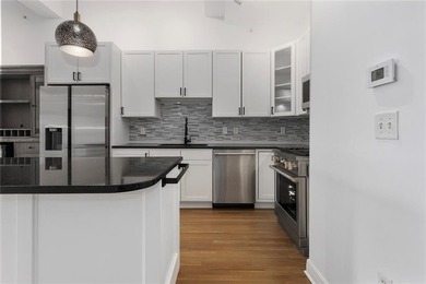 Welcome to urban luxury living in the highly sought after - photo 30