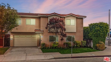 Bright, contemporary, and move-in ready this modern Harbor City - photo 34