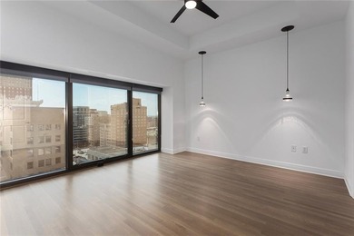 Welcome to urban luxury living in the highly sought after - photo 36