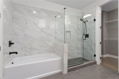Welcome to urban luxury living in the highly sought after - photo 42