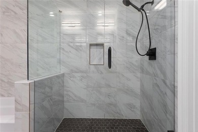 Welcome to urban luxury living in the highly sought after - photo 43