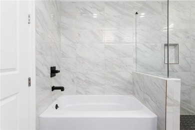 Welcome to urban luxury living in the highly sought after - photo 44
