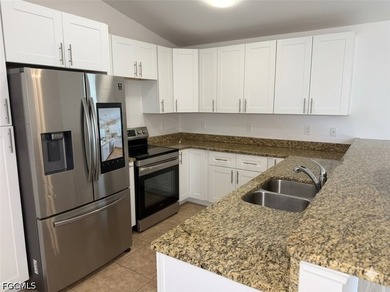 Location, Location, Location! Well-maintained 3-bedroom, 2-bath - photo 4