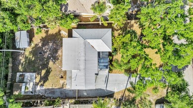 Fully Remodeled Home in Prime Bradenton Location - 15 minutes to - photo 5