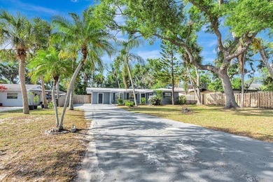 Fully Remodeled Home in Prime Bradenton Location - 15 minutes to - photo 9