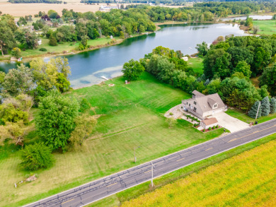 Gooseneck Lake Home For Sale in Pleasant Lake Indiana