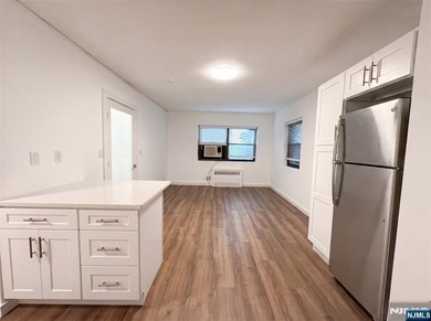 CALL BRANDON ESPERpletely renovated first-floor studio located - photo 2