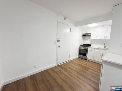 CALL BRANDON ESPERpletely renovated first-floor studio located - photo 5