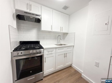 CALL BRANDON ESPERpletely renovated first-floor studio located - photo 6