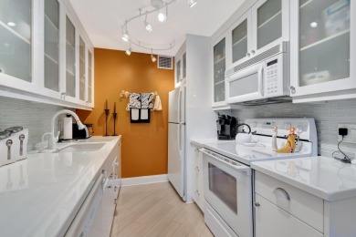 Lake Condo For Sale in Boca Raton, Florida