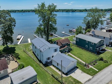 Experience lake living at its best! This adorable cottage on - photo 8