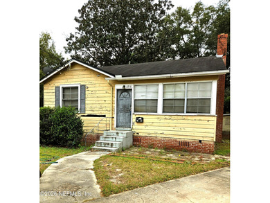 St. Johns River Home Active Under Contract in Jacksonville Florida