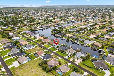 Located in a very desirable neighborhood in SW Cape Coral, this - photo 4