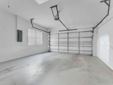This beautifully maintained 2-bedroom, 2-bath single-story home - photo 3