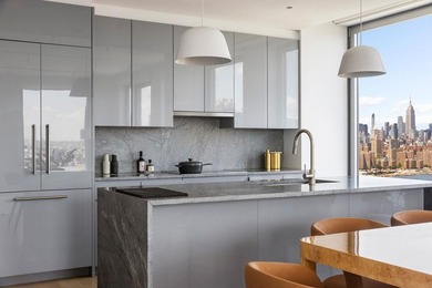 PANORAMIC WATERFRONT LIVING ABOVE THE WILLIAMSBURG SKYLINE - photo 4