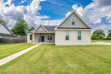 Built in 2019 and exceptionally well maintained, this 3-bedroom - photo 1