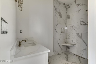 Stunning Un-Obstructed Lake View Home with High-End Finishes - photo 11