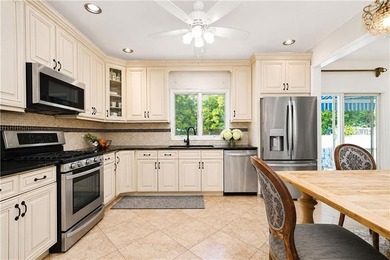Welcome to 22 Putters Court, Staten Island, NY 10301, a - photo 12
