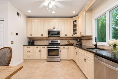 Welcome to 22 Putters Court, Staten Island, NY 10301, a - photo 13