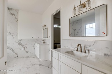 Stunning Un-Obstructed Lake View Home with High-End Finishes - photo 20