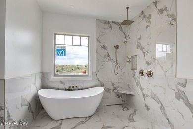 Stunning Un-Obstructed Lake View Home with High-End Finishes - photo 21
