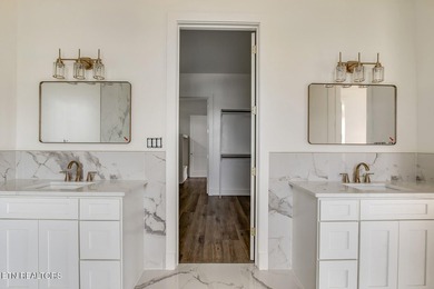 Stunning Un-Obstructed Lake View Home with High-End Finishes - photo 22