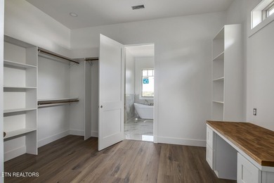 Stunning Un-Obstructed Lake View Home with High-End Finishes - photo 23