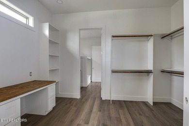 Stunning Un-Obstructed Lake View Home with High-End Finishes - photo 24