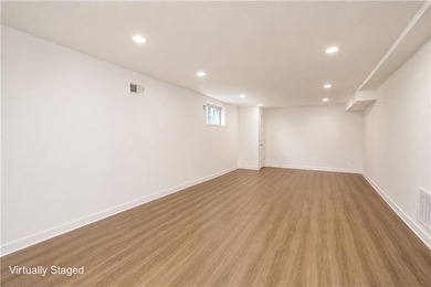 Welcome to 22 Putters Court, Staten Island, NY 10301, a - photo 25