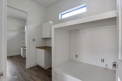 Stunning Un-Obstructed Lake View Home with High-End Finishes - photo 25