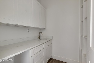 Stunning Un-Obstructed Lake View Home with High-End Finishes - photo 26