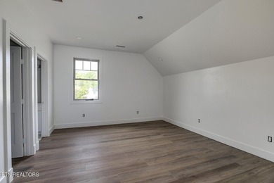 Stunning Un-Obstructed Lake View Home with High-End Finishes - photo 30