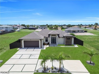 Welcome to your dream home in Cape Coral, Florida! This stunning - photo 1