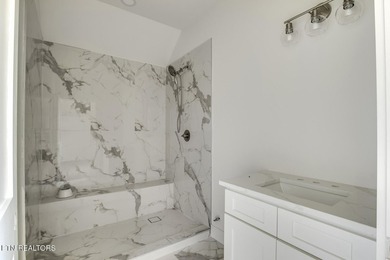 Stunning Un-Obstructed Lake View Home with High-End Finishes - photo 31