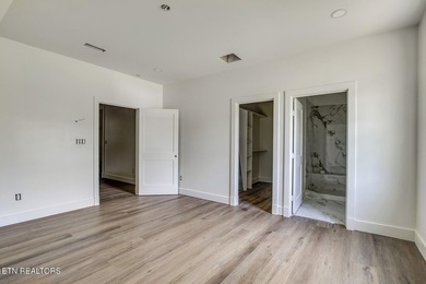 Stunning Un-Obstructed Lake View Home with High-End Finishes - photo 32