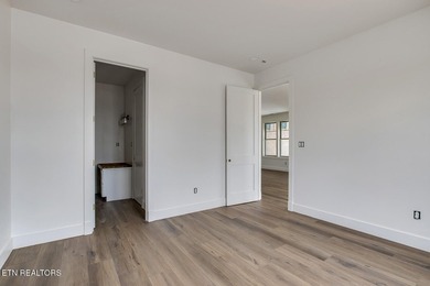 Stunning Un-Obstructed Lake View Home with High-End Finishes - photo 40