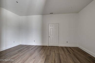 Stunning Un-Obstructed Lake View Home with High-End Finishes - photo 43