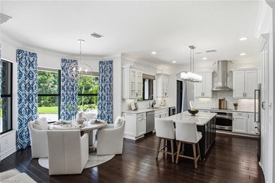 Luxury Naples living awaits in this rarely available and highly - photo 3