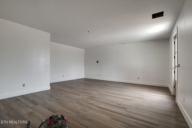 Stunning Un-Obstructed Lake View Home with High-End Finishes - photo 44