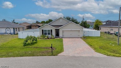 Built in 2018, this highly desirable D.R. Horton *Cali* floor - photo 2
