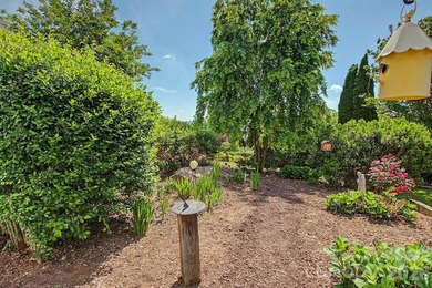 Welcome to 606 Carriage Commons, nestled in a private courtyard - photo 44