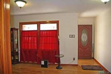 2537 sq ft of office building with handicap ramps and doors