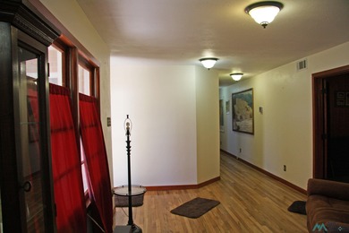 2537 sq ft of office building with handicap ramps and doors