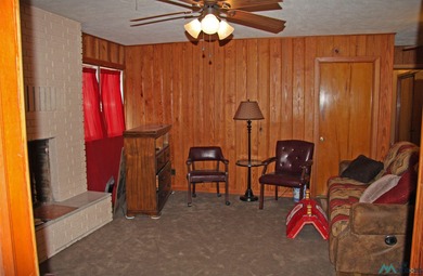 2537 sq ft of office building with handicap ramps and doors