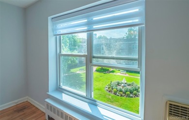 Newly renovated- move-in ready one-bedroom. Facing a garden view - photo 6