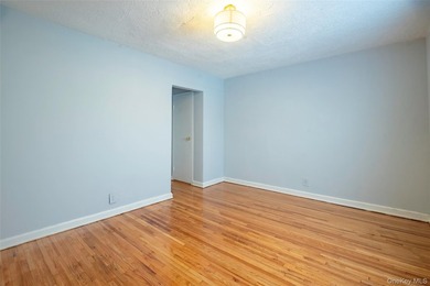 Newly renovated- move-in ready one-bedroom. Facing a garden view - photo 9