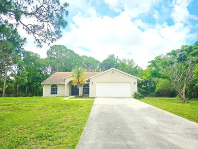 This beautiful 3BR/2BA home sits on a spacious 1.15 acre lot and - photo 2