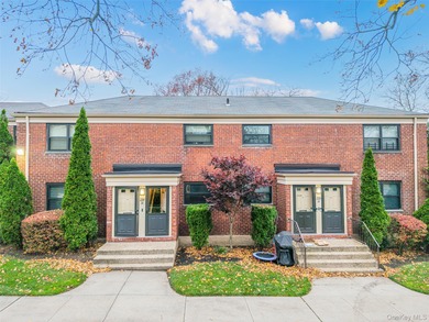 (private lake, pond, coastal) Home For Sale in Bayside New York